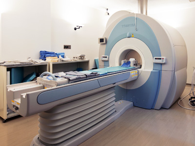 核磁気共鳴断層診断装置（MRI）